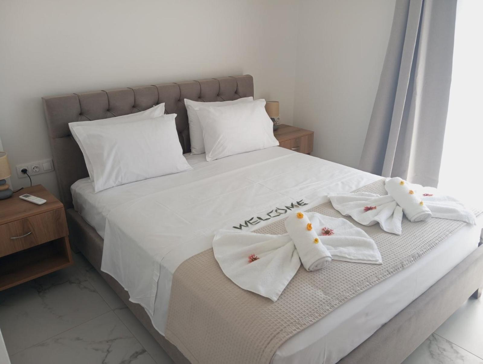 Three Charites Resort Gialova Exterior foto