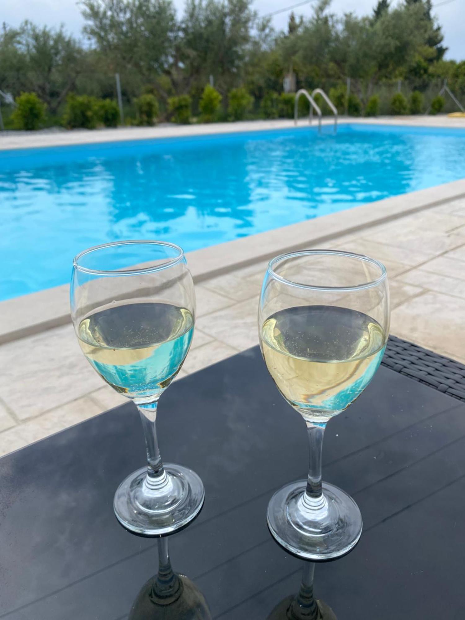 Three Charites Resort Gialova Exterior foto