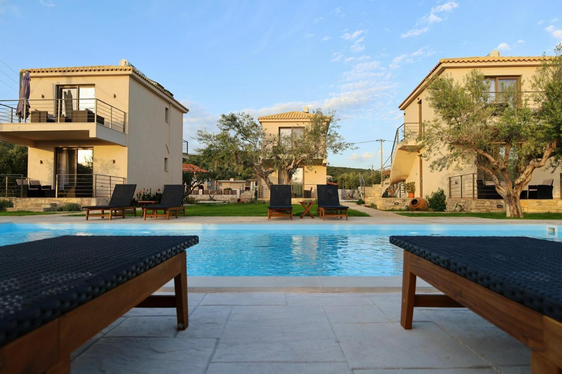 Three Charites Resort Gialova Exterior foto